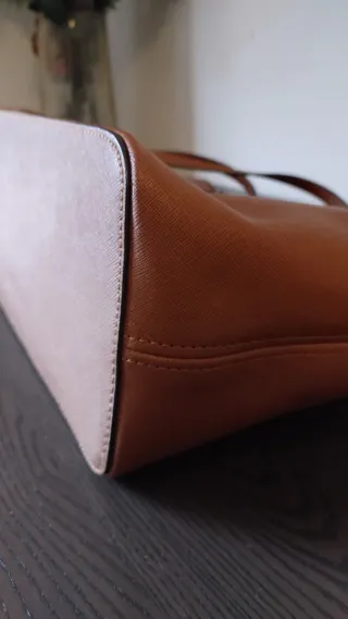 Borsa Michael Kors marrone con dettagli oro