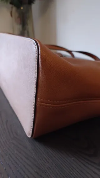 Borsa Michael Kors marrone con dettagli oro