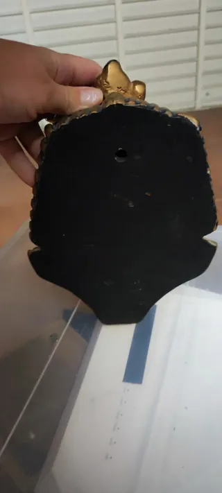 Figura decorativa de faraón egipcio