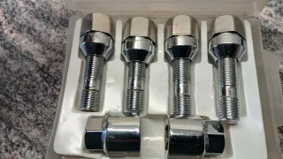 Juego Tornillos Antirrobo Ruedas Coche. UNIVERSAL