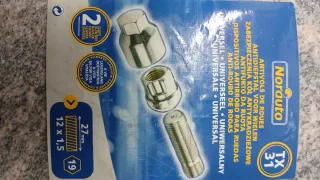 Juego Tornillos Antirrobo Ruedas Coche. UNIVERSAL