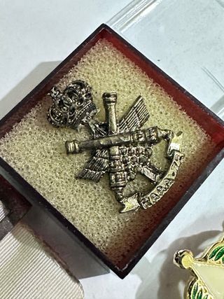 Lote de medallas y gemelos militares