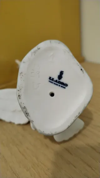 Figura cerámica mujer con velo y ganso de lladro