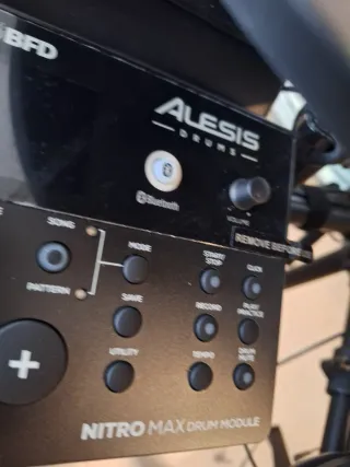 Batería Electrónica Alesis Nitro Max