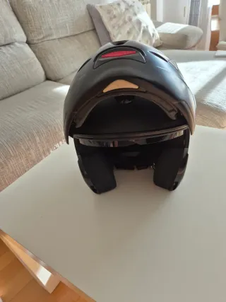 Casco de moto negro integral