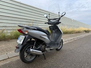 Honda Dylan 125 Plata