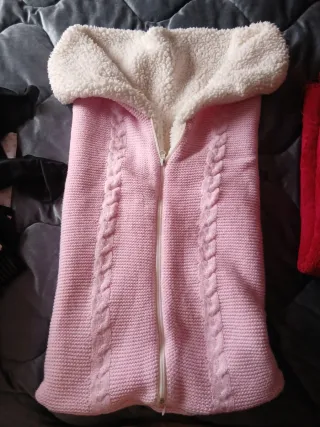 Saco para bebé rosa con forro sherpa