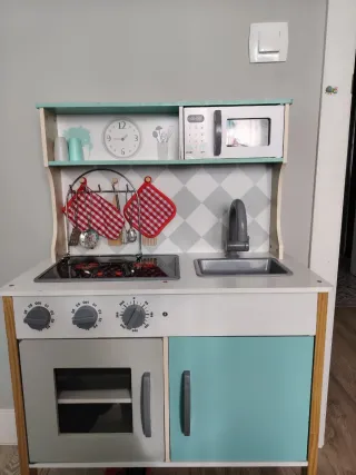 Cocinita de juguete de madera