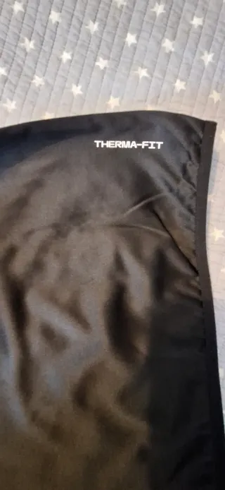 Sudadera Nike Therma Fit Talla L con etiquetas