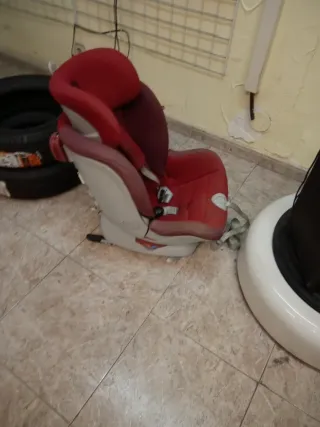 Silla de coche para niños roja