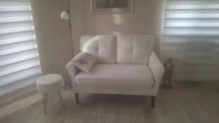 Sofá de tela beige .facil montaje