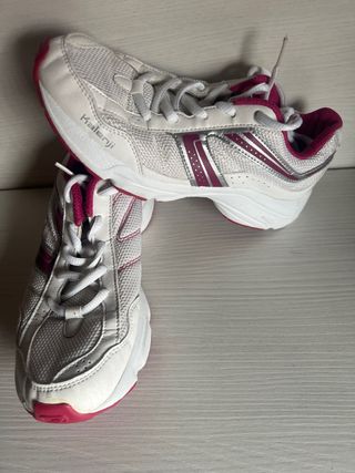 Zapatillas deportivas blancas y rosas