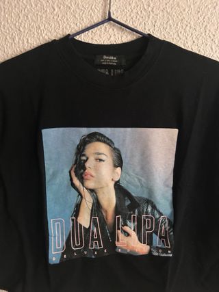 Camiseta Crop Negra Dua Lipa Bershka Talla Única