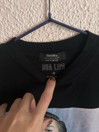 Camiseta Crop Negra Dua Lipa Bershka Talla Única