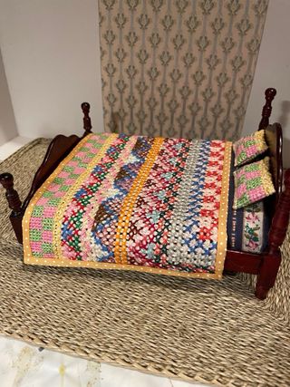 Letto bambole punto croce