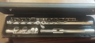 Flauta Travesera Yamaha 261 con estuche y trapo