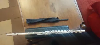 Flauta Travesera Yamaha 261 con estuche y trapo