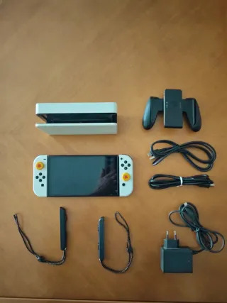 Nintendo Switch OLED Bianca e Nera