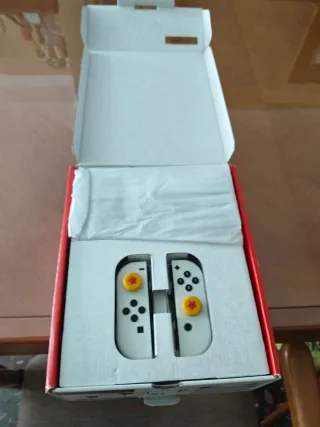 Nintendo Switch OLED Bianca e Nera