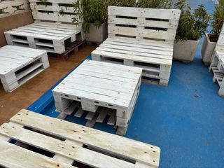 Mesa y Sillones de Palets Blancos