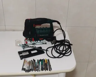 Sierra Caladora PARKSIDE + Accesorios