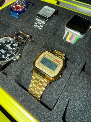 Reloj Digital Dorado WR