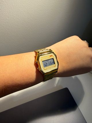 Reloj Digital Dorado WR