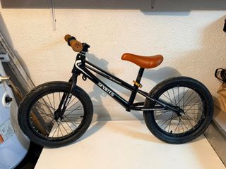 Bicicleta sin pedales negra para 4-6 años