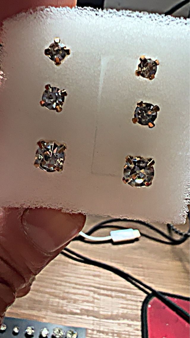 3 pares de brincos de zircônia com banho de ouro 18k