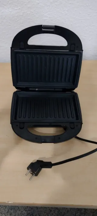 Tostadora Aigostar Negra