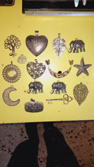 Ciondoli per collane in acciaio, modelli vari.