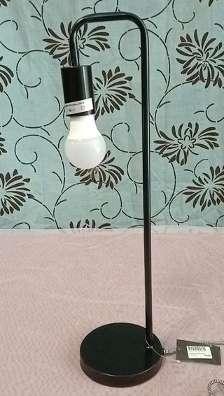 Lámpara de mesa moderna negra