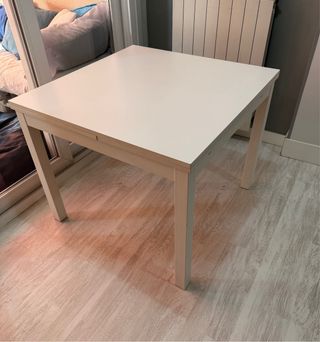 Mesa extensible Ikea Bjursta blanca.