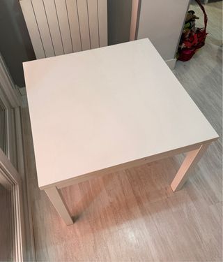 Mesa extensible Ikea Bjursta blanca.