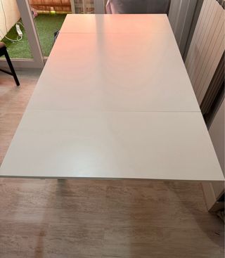 Mesa extensible Ikea Bjursta blanca.
