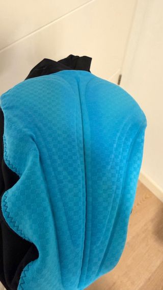 Culote Gore Talla S Negro/Rojo es similar a una M