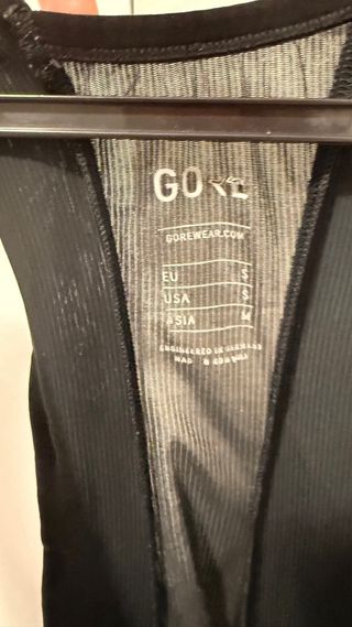 Culote Gore Talla S Negro/Rojo es similar a una M