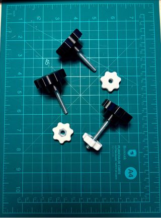 Pack 3 tornillos M6 moleteadis