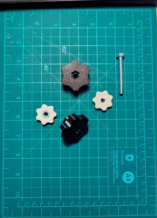 Pack 3 tornillos M6 moleteadis