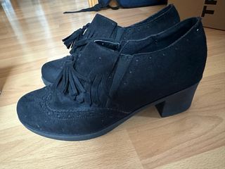 Botín de ante negro con tacón y plataforma