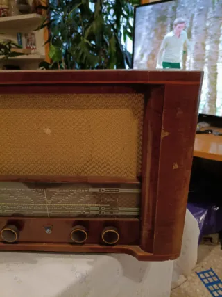 Radio antigua de madera