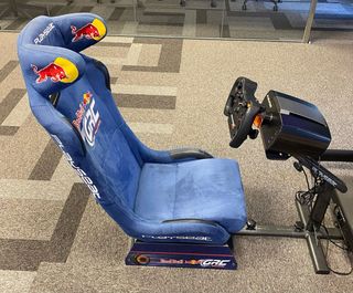Playseat Evolution Red Bull GRC +Volante y Pedales