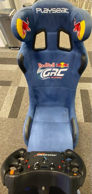 Playseat Evolution Red Bull GRC +Volante y Pedales