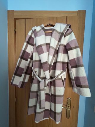 Abrigo cuadros T única beige/morado