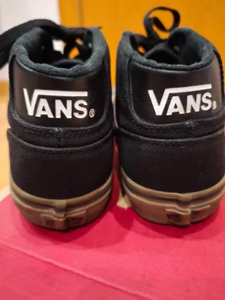 Zapatillas Vans Talla 44 Negras con suela marron
