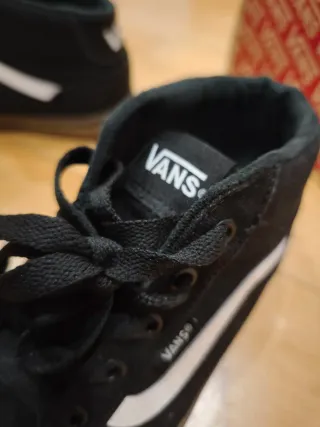 Zapatillas Vans Talla 44 Negras con suela marron