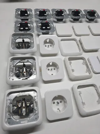 Simón Mecanismos y Marcos Eléctricos