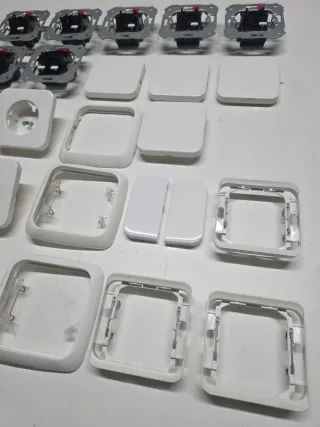 Simón Mecanismos y Marcos Eléctricos