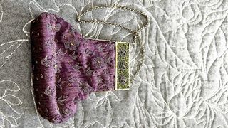 Bolso de fiesta morado y plateado