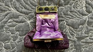 Bolso de fiesta morado y plateado